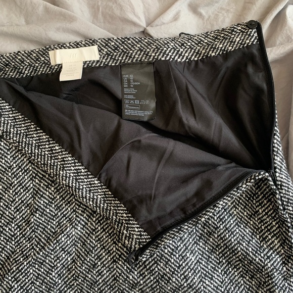 H&M Black and White Plaid Knit Mini Skirt Winter Skirt Chevron - Picture 2 of 3